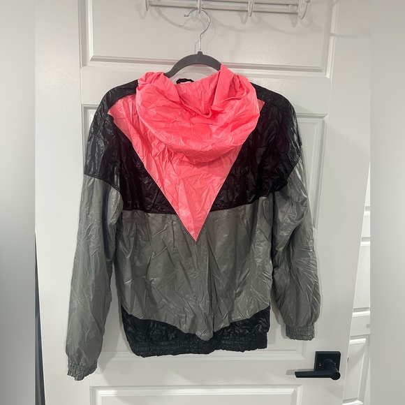 Rare TNA Aritizia Rain Jacket - Picture 5 of 5